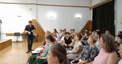 Tanárok az iskolapadban